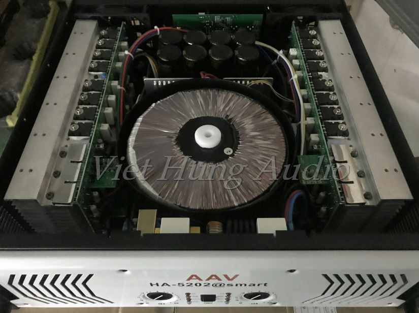 bên trong cục đẩy HA- 5202